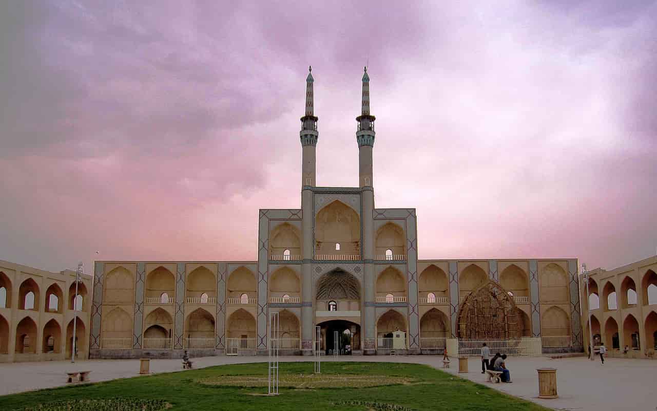 میدان امیر چخماق یزد - دوره تیموریانامیرجلالالدین چقماق، از سرداران و امرای شاهرخ تیموری در سده ۸ خورشیدی